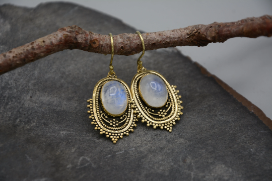 Hängeohrringe "AMANA" mit Regenbogenmondstein